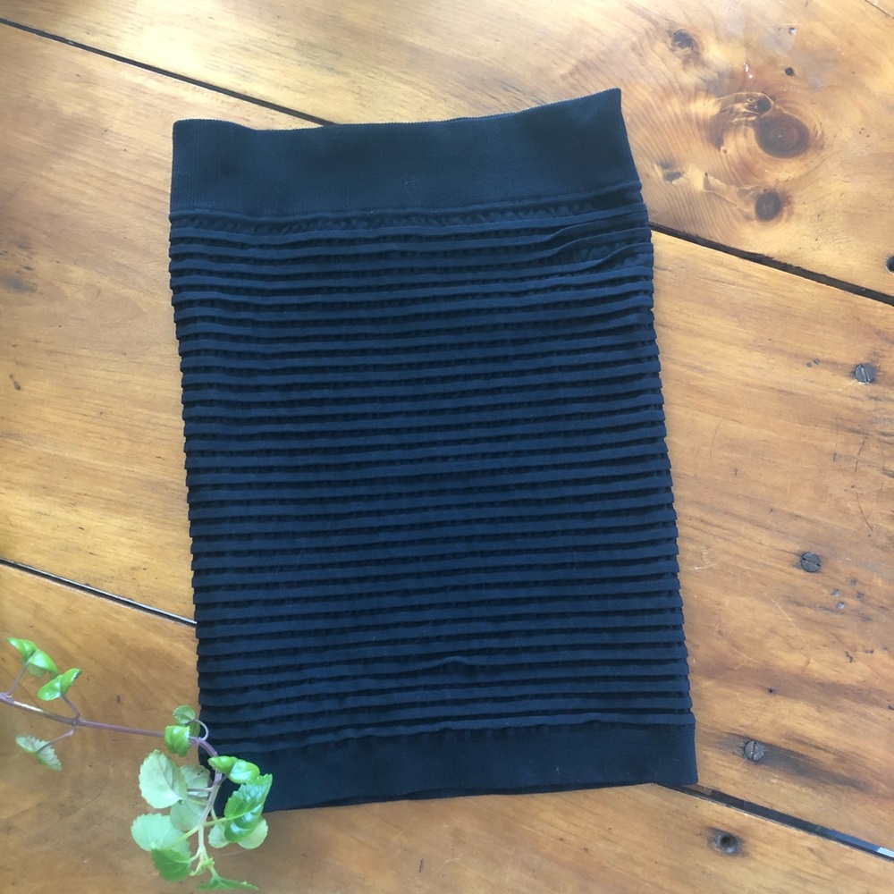 5/$25 BCBG Ruffled Body Con Skirt